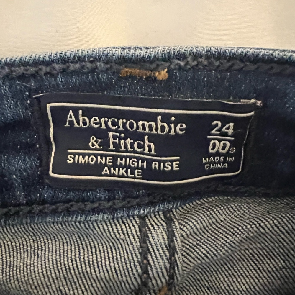 Abercrombie and Fitch distressed Simone straight leg ankle jean - Picture 5 of 5